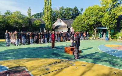 Mulat Sarira Jumangkah Jatraning Laku: SMP Negeri 4 Sewon Peringati Hari Jadi ke-271 DIY