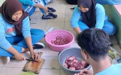 Latihan Kurban Iduladha 1447 H/2026 di SMP Negeri 4 Sewon: Belajar Berkurban, Pererat Kebersamaan