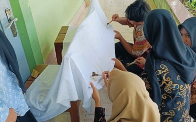 Meriahkan Hari Batik Nasional 2026, SMP Negeri 4 Sewon Gelar Kreasi Membatik Bersama