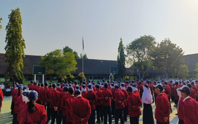 Gelar Upacara Bendera Peringatan HUT ke-80 RI, SMP Negeri 4 Sewon Gaungkan “Bersatu Berdaulat, Rakyat Sejahtera, Indonesia Maju”