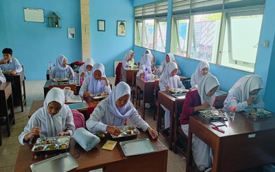 MBG Hari Pertama di SMP Negeri 4 Sewon Lancar, Murid Antusias